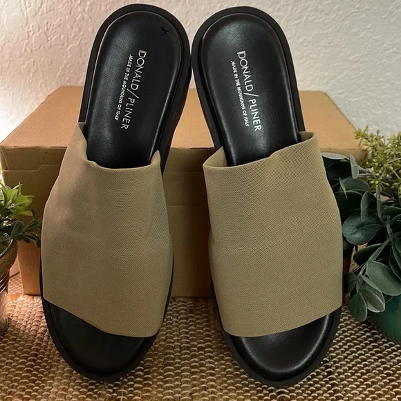 Donald J. Pliner slide wedge size 9.5 - Picture 3 of 8